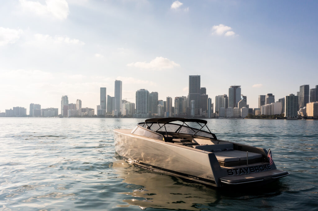 40ft VanDutch “Stay Broke” Alquiler de Yates | Shuckers Waterfront Miami 🍹 10 %MAlquiler de yates en Miami%