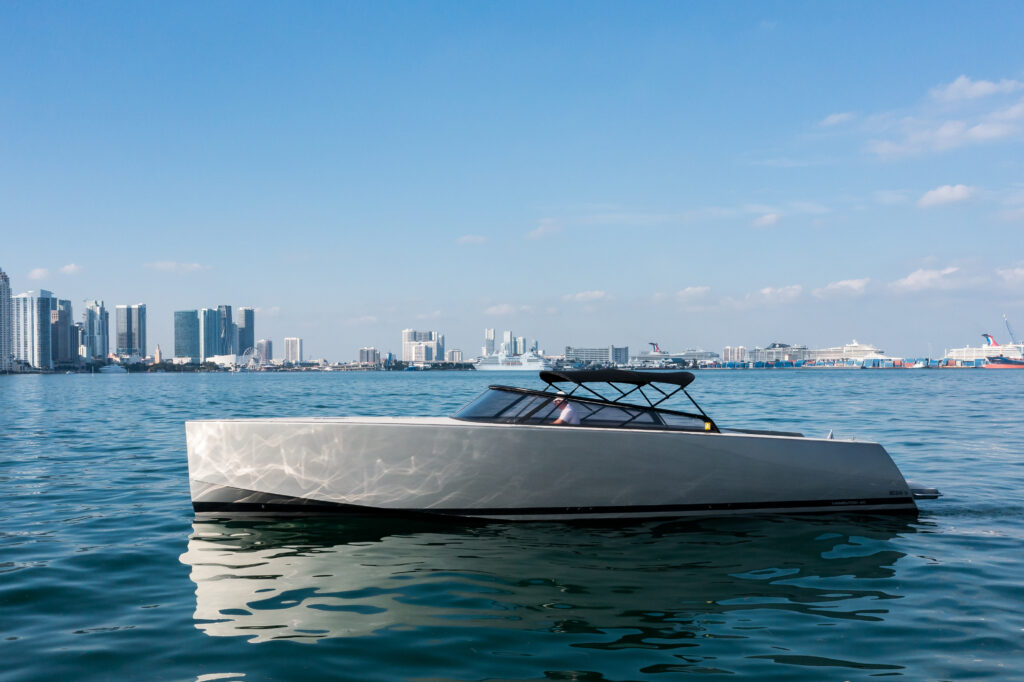 40ft VanDutch “Stay Broke” Alquiler de Yates | Shuckers Waterfront Miami 🍹 11 %MAlquiler de yates en Miami%