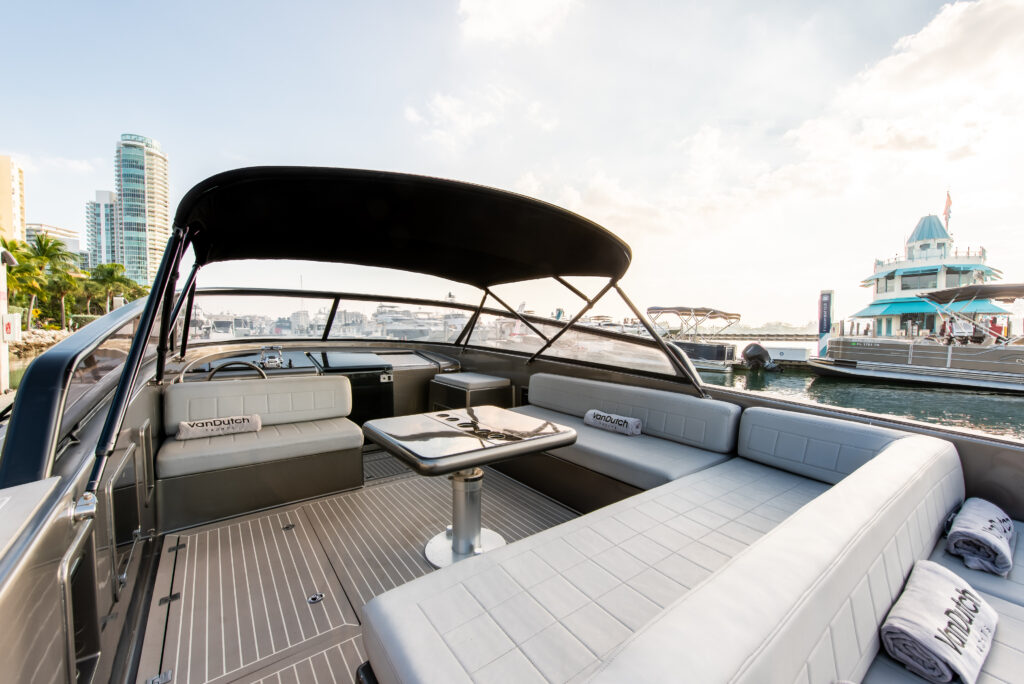 40ft VanDutch “Stay Broke” Alquiler de Yates | Shuckers Waterfront Miami 🍹 3 %MAlquiler de yates en Miami%