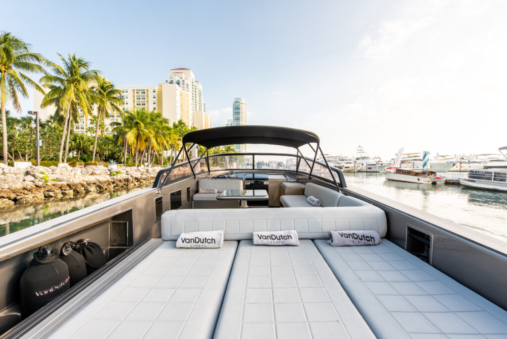40ft VanDutch “Stay Broke” Alquiler de Yates | Shuckers Waterfront Miami 🍹 5 %MAlquiler de yates en Miami%