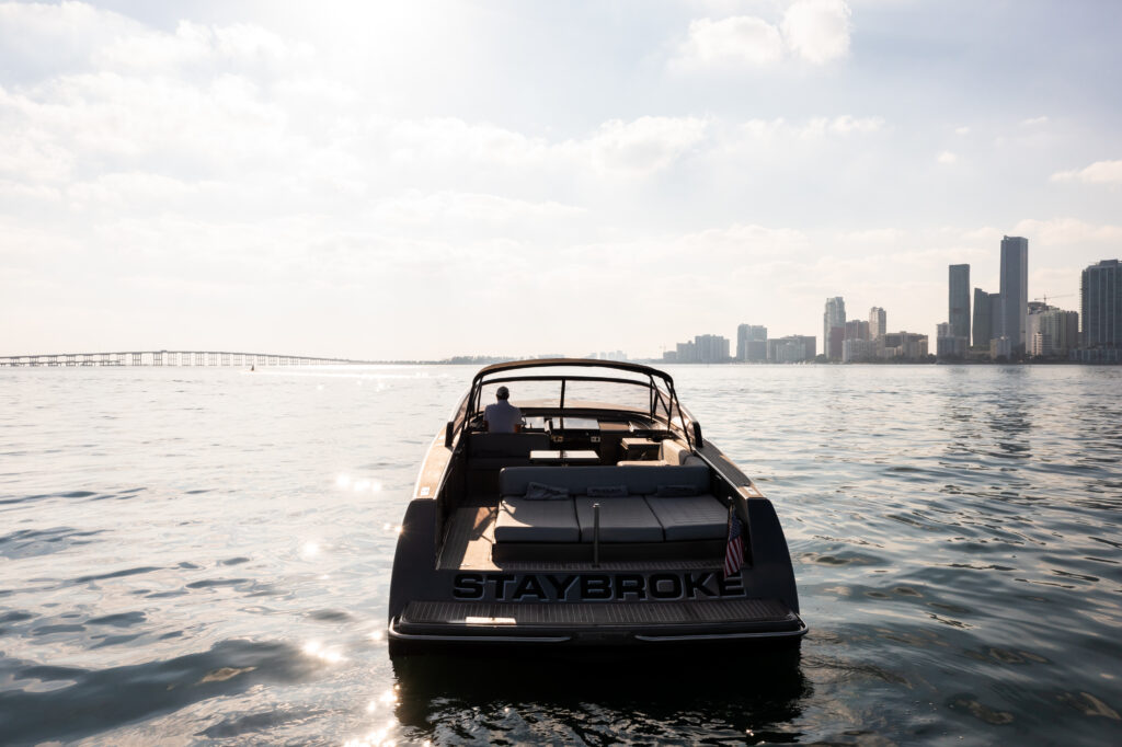 40ft VanDutch “Stay Broke” Alquiler de Yates | Shuckers Waterfront Miami 🍹 9 %MAlquiler de yates en Miami%
