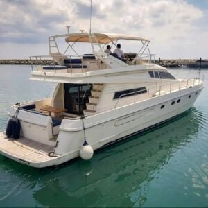 Ferretti 65’ Flybridge Yacht Rental in Panama for Luxury Island Cruises | From $1,500