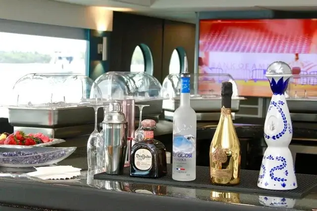 🎵 Opus — Mini Cruise • Yacht Venue for Large Events | Aventura 3 %Miami Yacht Rentals%