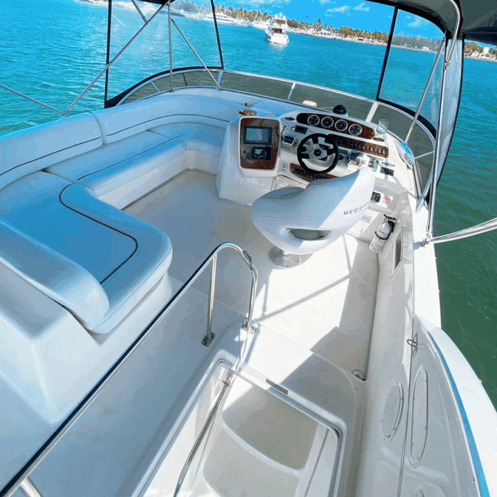 45ft Meridian Yacht Charter | Collins Ave Miami Beach Cruise 🌊 8 %MAlquiler de yates en Miami%