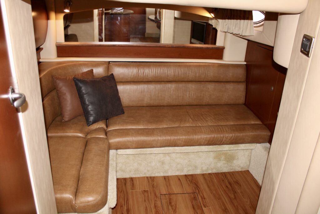 44ft Sundancer “Mintaka” Mega Yacht Charter | Downtown Miami Skyline 🌆 4 %MAlquiler de yates en Miami%