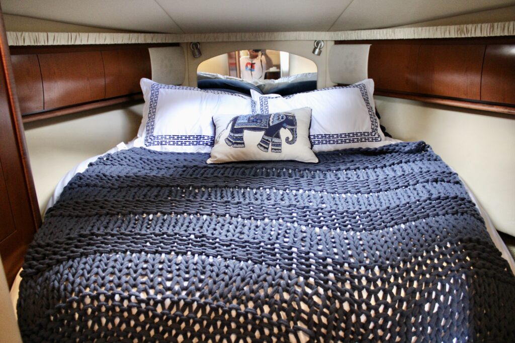 44ft Sundancer “Mintaka” Mega Yacht Charter | Downtown Miami Skyline 🌆 2 %MAlquiler de yates en Miami%