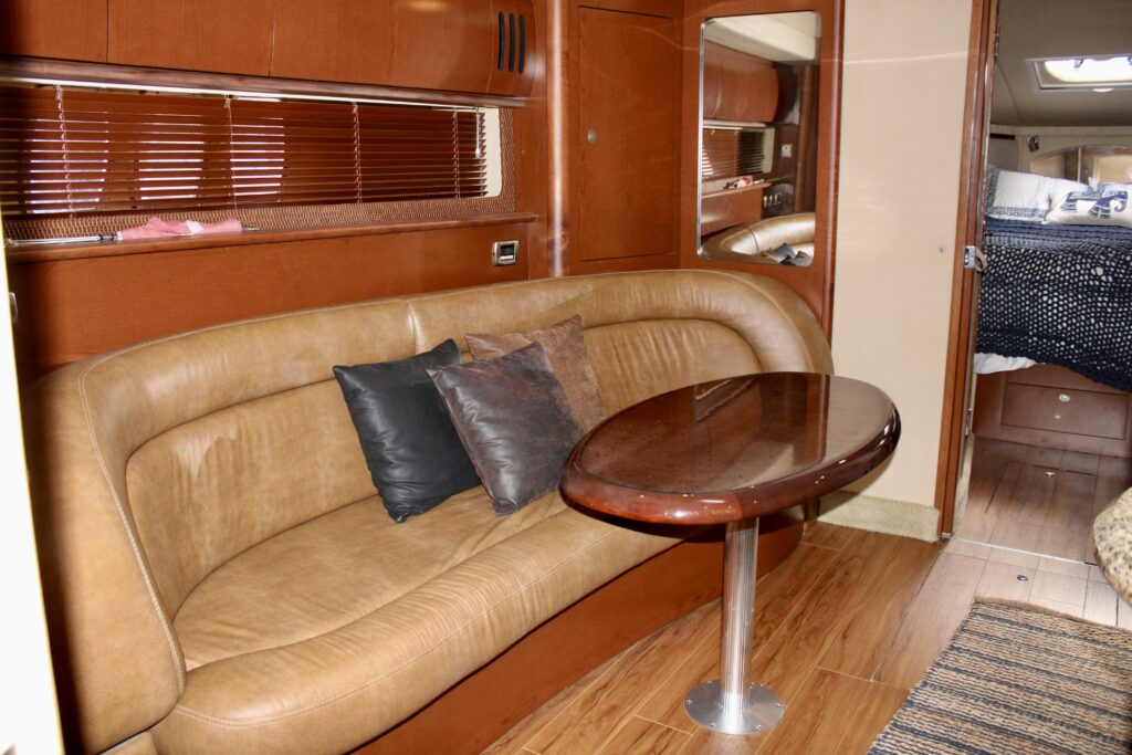 44ft Sundancer “Mintaka” Mega Yacht Charter | Downtown Miami Skyline 🌆 11 %MAlquiler de yates en Miami%