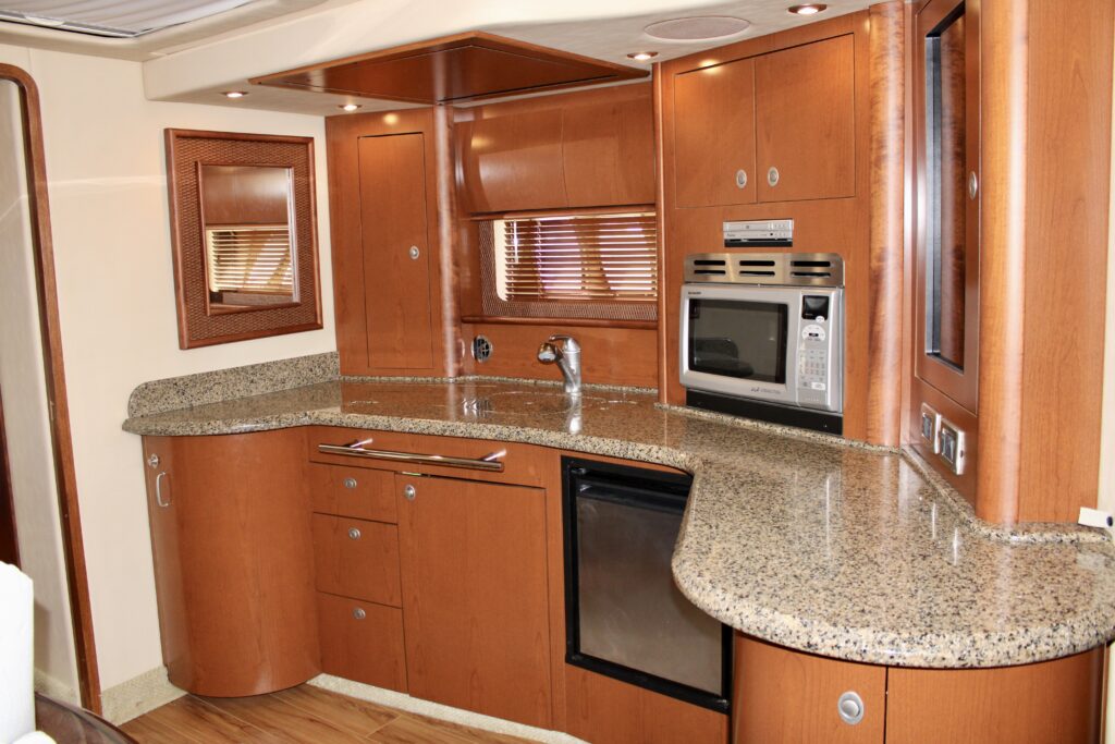 44ft Sundancer “Mintaka” Mega Yacht Charter | Downtown Miami Skyline 🌆 9 %MAlquiler de yates en Miami%