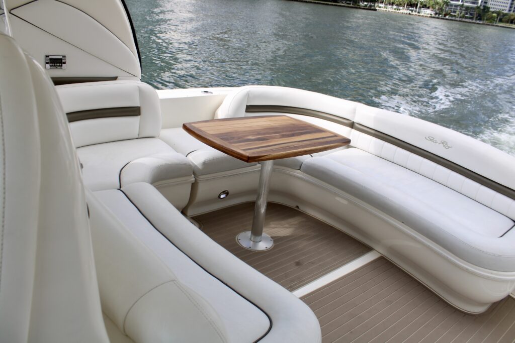 44ft Sundancer “Mintaka” Mega Yacht Charter | Downtown Miami Skyline 🌆 6 %MAlquiler de yates en Miami%