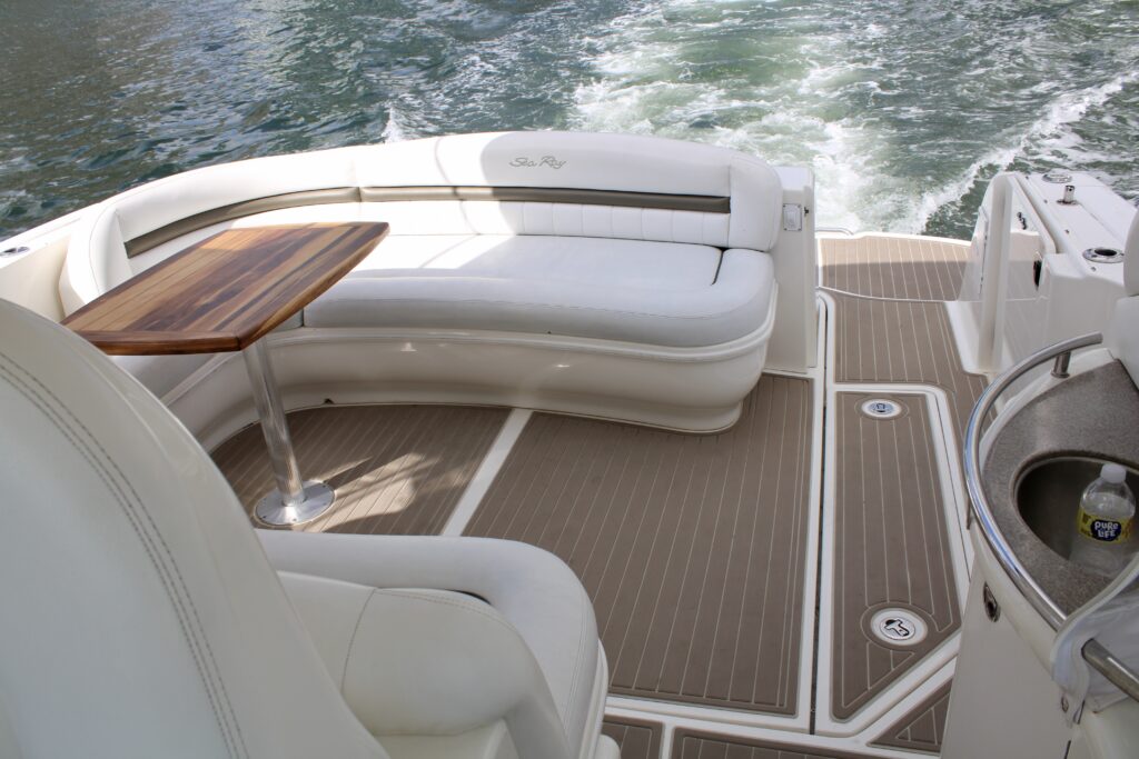 44ft Sundancer “Mintaka” Mega Yacht Charter | Downtown Miami Skyline 🌆 5 %MAlquiler de yates en Miami%