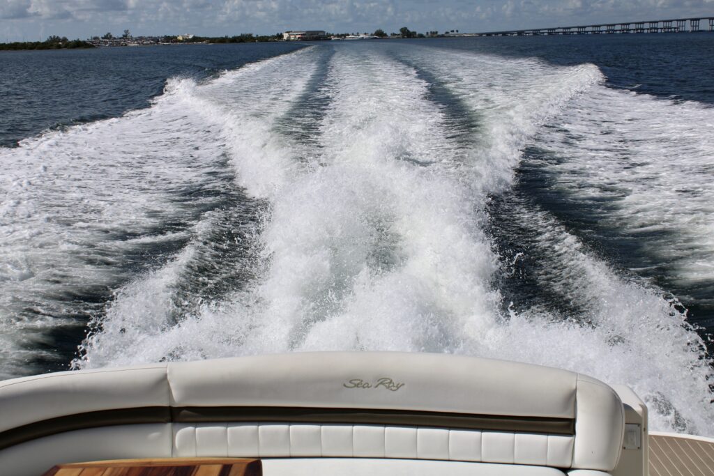 40ft Fjord “Elise” Mega Yacht Charter from River Landing Marina on the Miami River 12 %MAlquiler de yates en Miami%