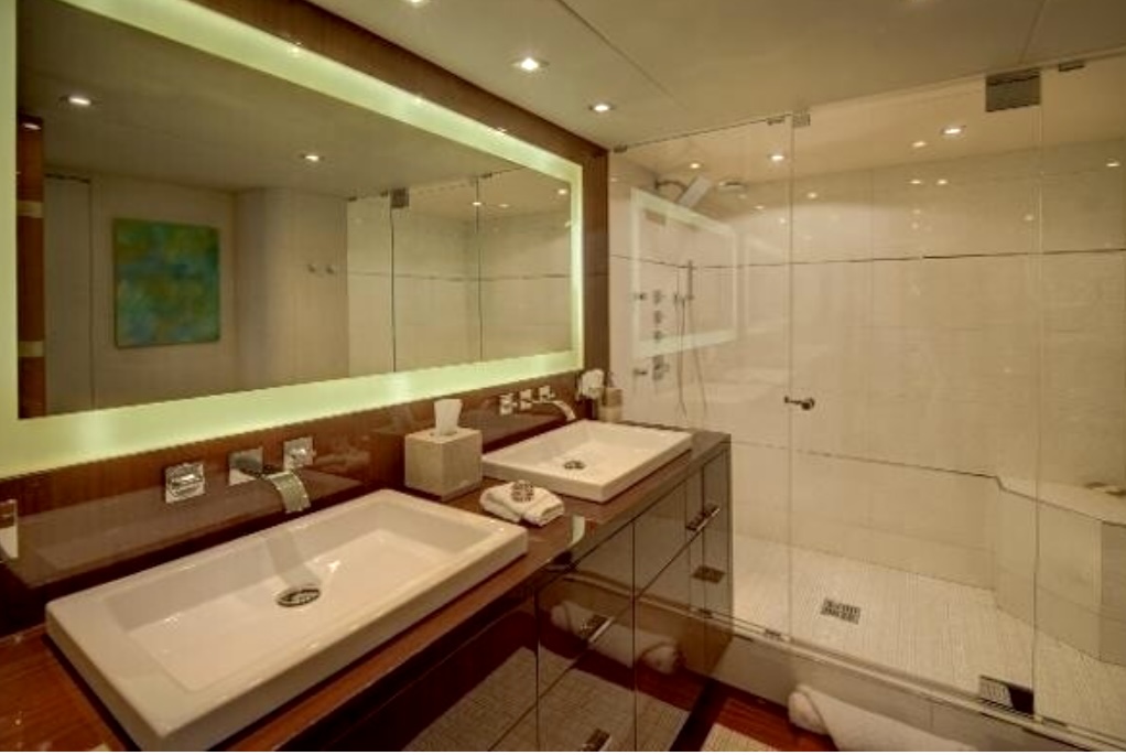 84ft Lazzara “LazzaraChip” Mega Yacht Charter in North Miami 25 %Miami Yacht Rentals%