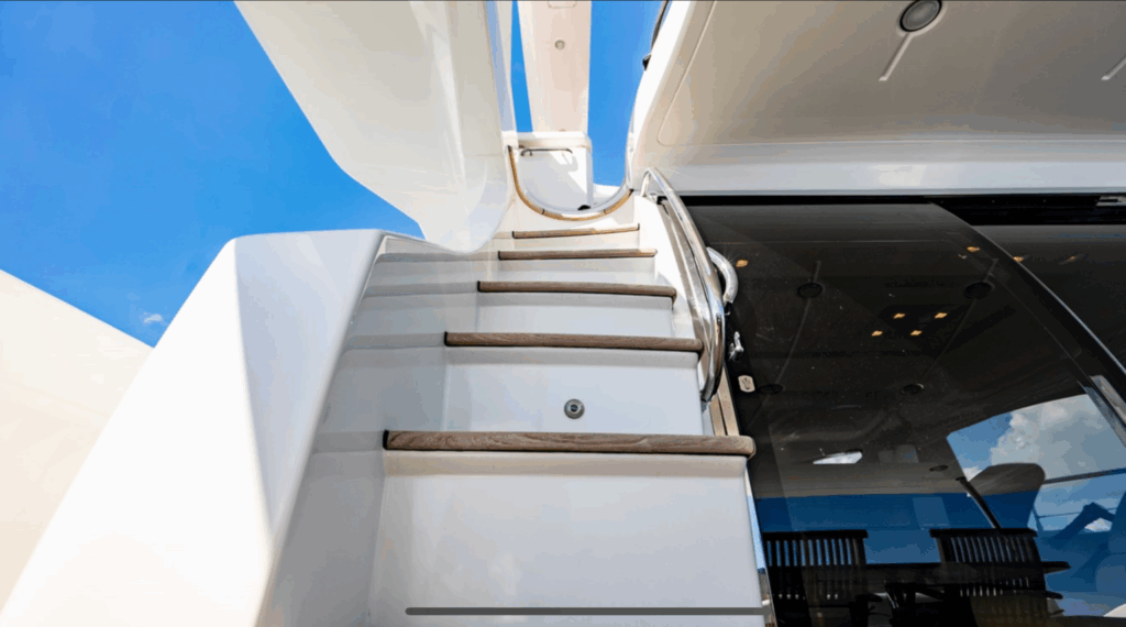 70ft Azimut “Le Grand Bleu” Alquiler de Yates de Lujo | Miami Beach Marina 💎 3 %MAlquiler de yates en Miami%