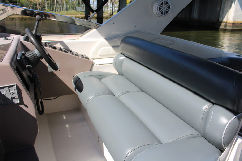 32ft Regal Yacht Charter from Jones Boat Yard 24 %Miami Yacht Rentals%