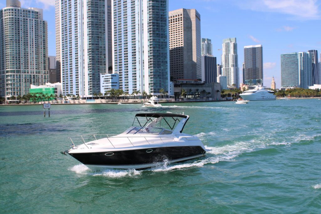 32ft Regal Yacht Charter from Jones Boat Yard 20 %Miami Yacht Rentals%