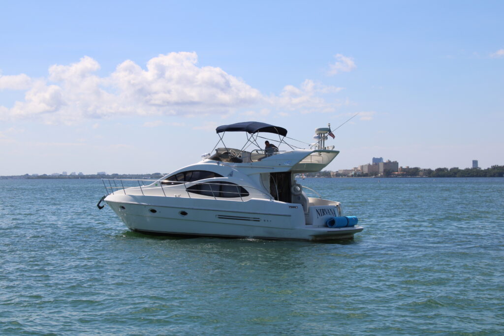 45ft Azimut “Nirvana” Alquiler de Yates | Chamonix Marina Miami 🌴 6 %MAlquiler de yates en Miami%