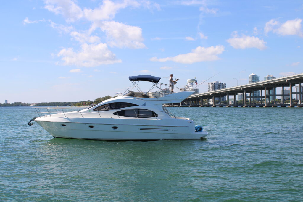 45ft Azimut “Nirvana” Alquiler de Yates | Chamonix Marina Miami 🌴 7 %MAlquiler de yates en Miami%