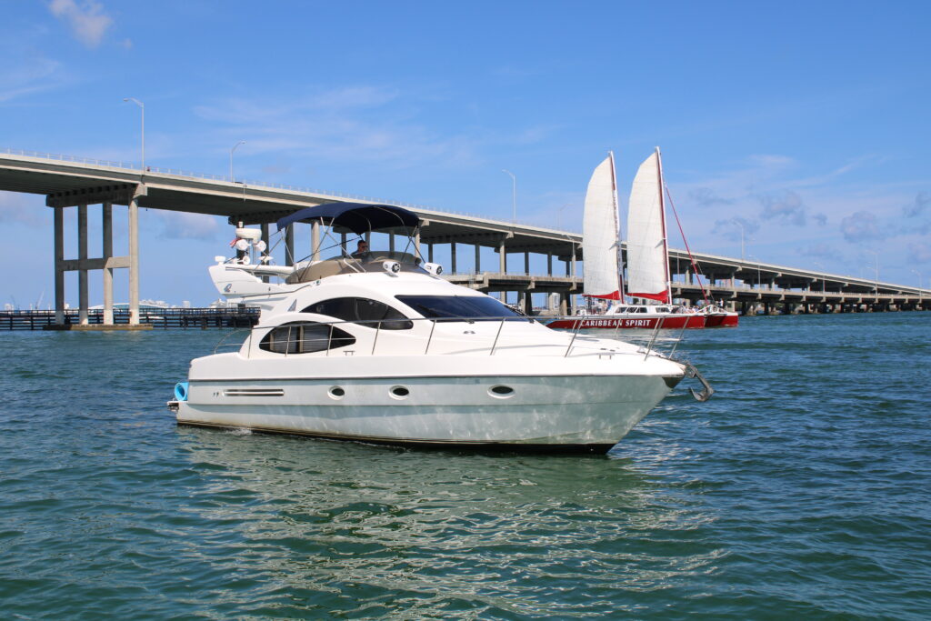 45ft Azimut “Nirvana” Alquiler de Yates | Chamonix Marina Miami 🌴 8 %MAlquiler de yates en Miami%