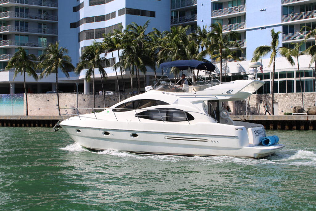 45ft Azimut “Nirvana” Alquiler de Yates | Chamonix Marina Miami 🌴 1 %MAlquiler de yates en Miami%