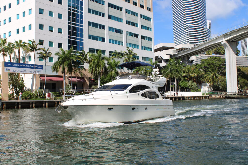 45ft Azimut “Nirvana” Alquiler de Yates | Chamonix Marina Miami 🌴 3 %MAlquiler de yates en Miami%