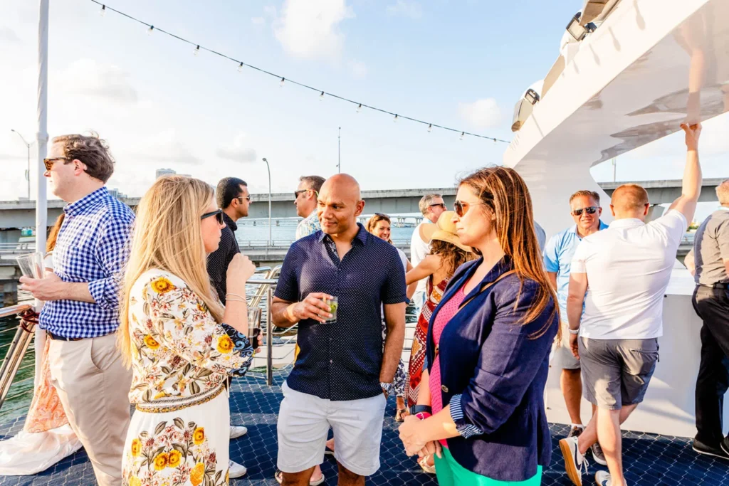 The Lady V - Miami Luxury Yacht Venue for Private Events ✨ 1 %MAlquiler de yates en Miami%