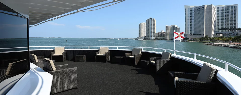 The Sun Beach Lady - Miami Yacht Venue for Group Events 🌊 9 %MAlquiler de yates en Miami%