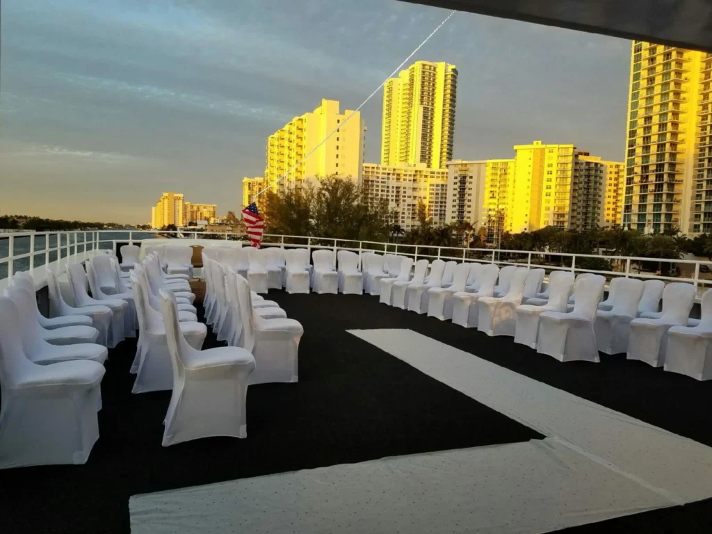 The Sun Beach Lady - Miami Yacht Venue for Group Events 🌊 6 %MAlquiler de yates en Miami%