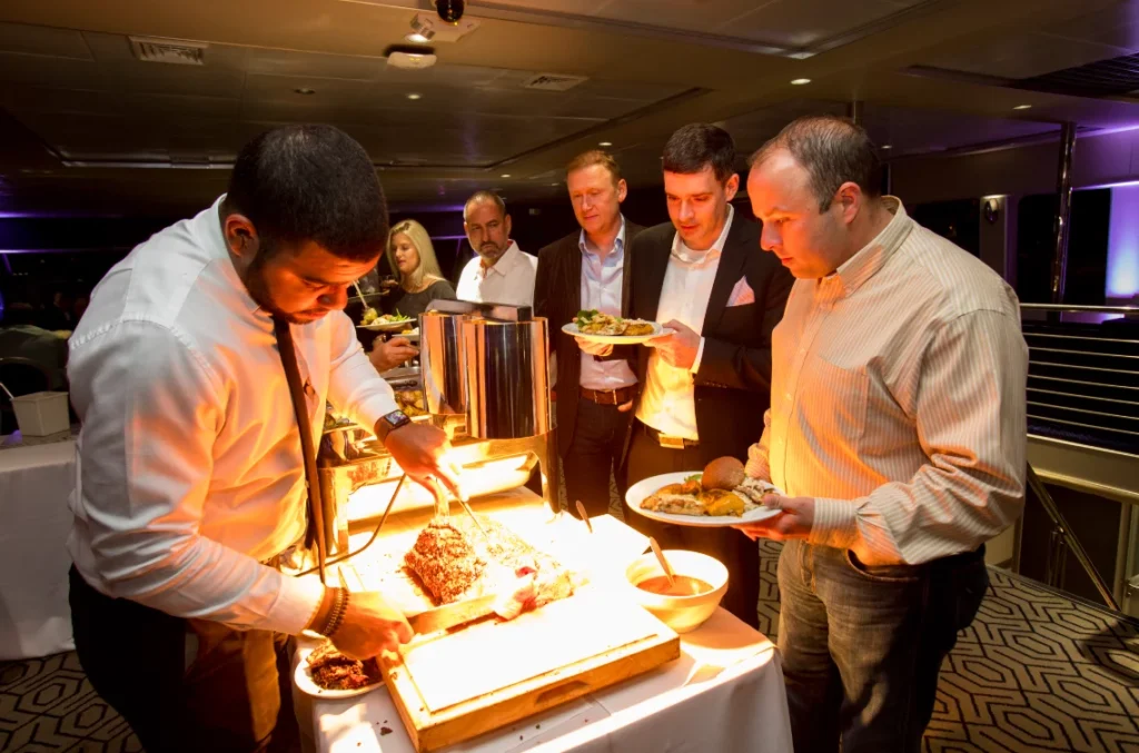 The Lady Bis Lugar exclusivo en yate para grandes celebraciones - Miami 🌊 11 %MAlquiler de yates en Miami%