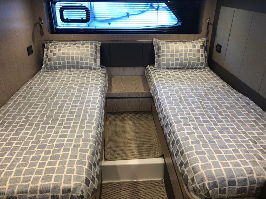 45ft Azimut “Elevate” Yacht Charter Miami | Alquiler de lujo moderno 💎 7 %MAlquiler de yates en Miami%