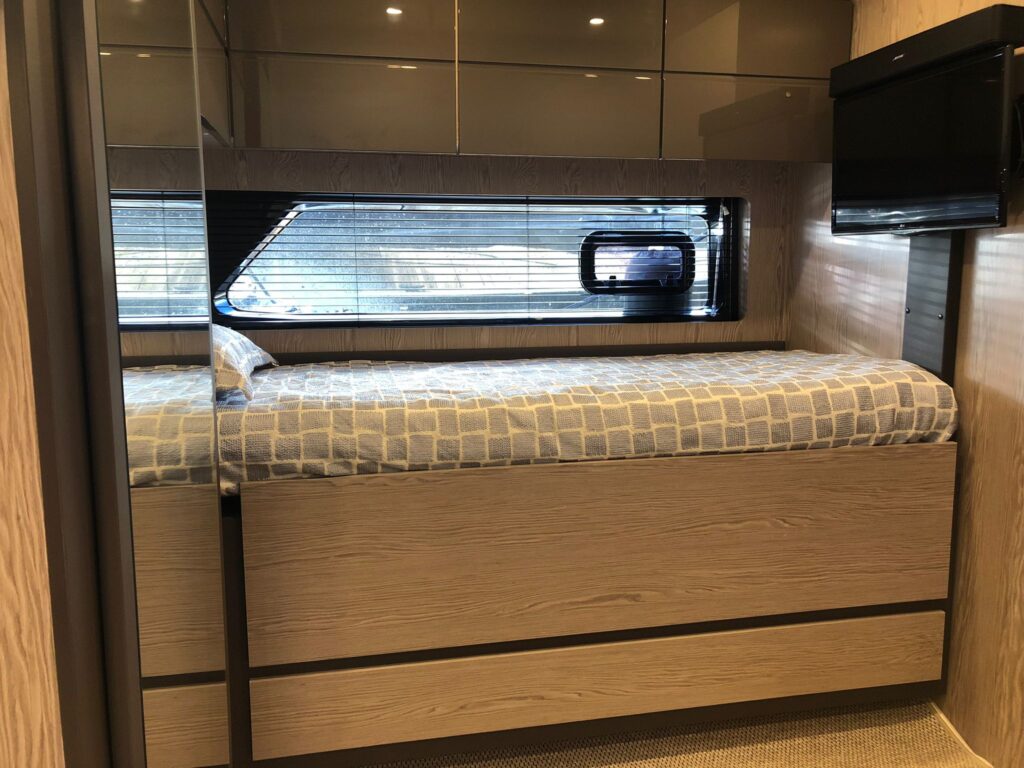 45ft Azimut “Elevate” Yacht Charter Miami | Alquiler de lujo moderno 💎 6 %MAlquiler de yates en Miami%