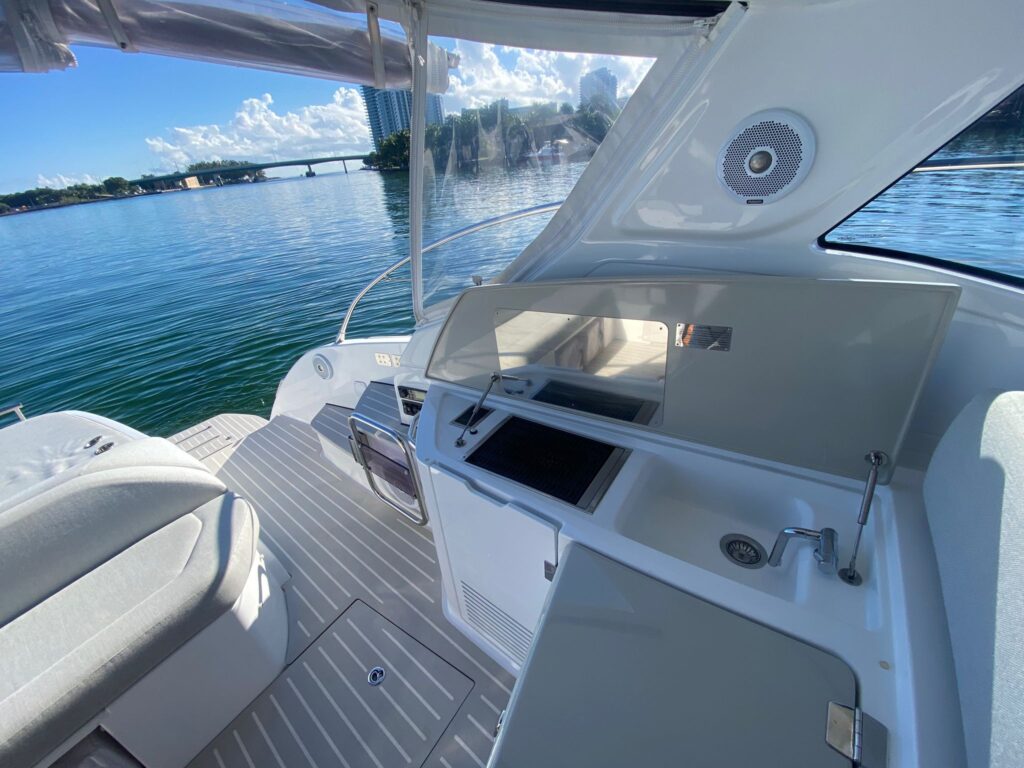 45ft Azimut “Elevate” Yacht Charter Miami | Alquiler de lujo moderno 💎 4 %MAlquiler de yates en Miami%