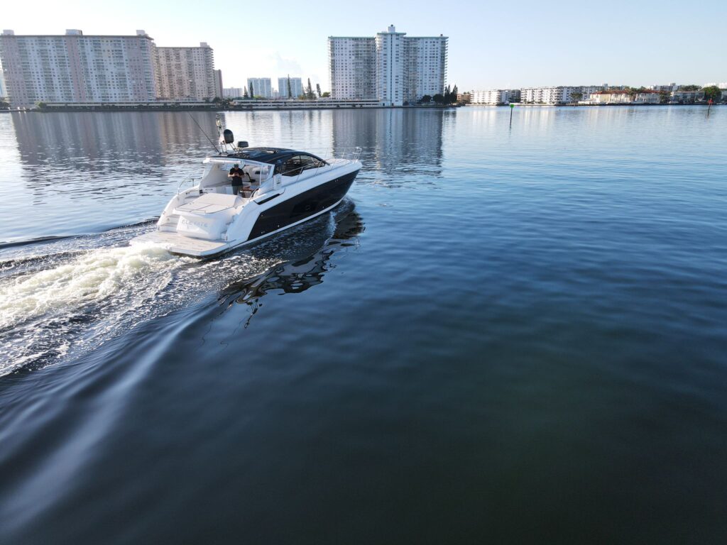 45ft Azimut “Elevate” Yacht Charter Miami | Alquiler de lujo moderno 💎 2 %MAlquiler de yates en Miami%