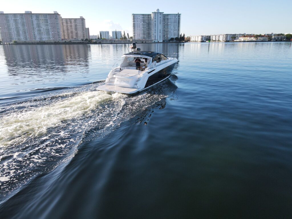 45ft Azimut “Elevate” Yacht Charter Miami | Alquiler de lujo moderno 💎 1 %MAlquiler de yates en Miami%