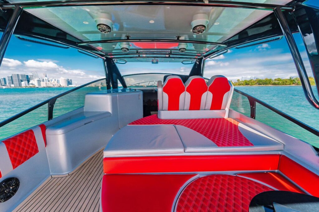 42ft Tempest Yacht Charter | Chamonix Marina Miami Day Cruise 🚤 4 %MAlquiler de yates en Miami%