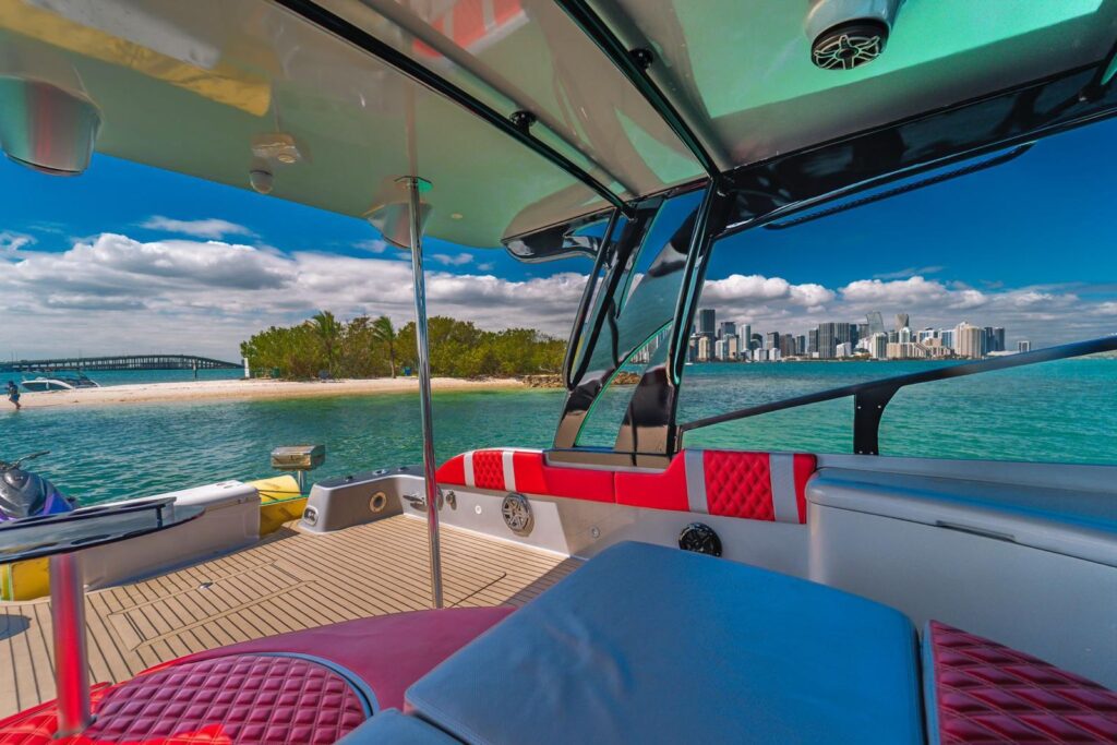 42ft Tempest Yacht Charter | Chamonix Marina Miami Day Cruise 🚤 3 %MAlquiler de yates en Miami%