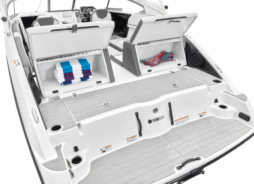 25ft Yamaha “Chico AR250” Yacht Charter 15 %Miami Yacht Rentals%