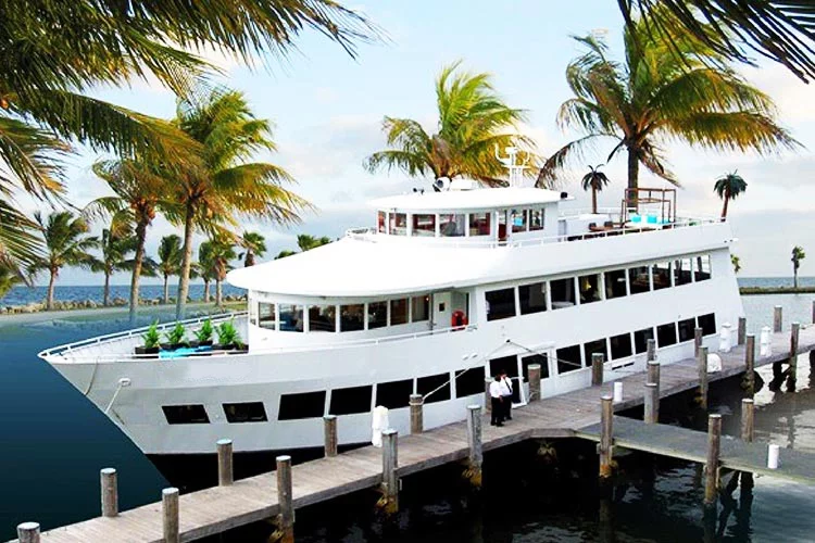 The Muse Mini Cruise - Miami Yacht Venue for Large Celebrations ✨ 4 %MAlquiler de yates en Miami%