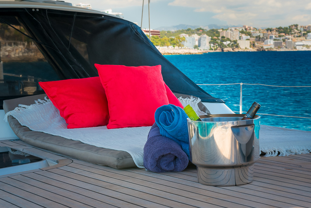 Ocean Phoenix 80ft Yate Panama 🌅 | Bluewater Charter 23 Reserve un alquiler de yates de lujo en Panamá con Feeling Yachty - charters privados, catamaranes y excursiones por las islas de San Blas y la Bahía de Panamá. Todo incluido, precios transparentes.