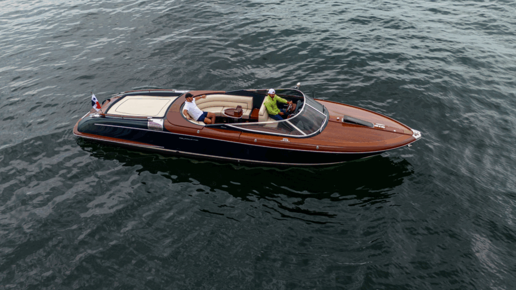 Aquariva 33ft Alquiler de Yates Panamá 🚤 | Classic Day Cruiser 14 Reserve un alquiler de yates de lujo en Panamá con Feeling Yachty - charters privados, catamaranes y excursiones por las islas de San Blas y la Bahía de Panamá. Todo incluido, precios transparentes.