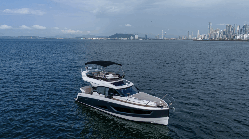 Parker Monaco 38ft Yate Panamá 🛥️ | Modern Day Charter 18 Reserve un alquiler de yates de lujo en Panamá con Feeling Yachty - charters privados, catamaranes y excursiones por las islas de San Blas y la Bahía de Panamá. Todo incluido, precios transparentes.