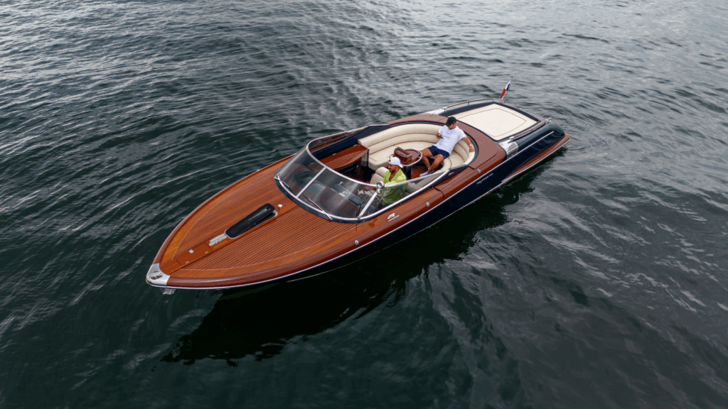 Aquariva 33ft Alquiler de Yates Panamá 🚤 | Classic Day Cruiser 12 Reserve un alquiler de yates de lujo en Panamá con Feeling Yachty - charters privados, catamaranes y excursiones por las islas de San Blas y la Bahía de Panamá. Todo incluido, precios transparentes.