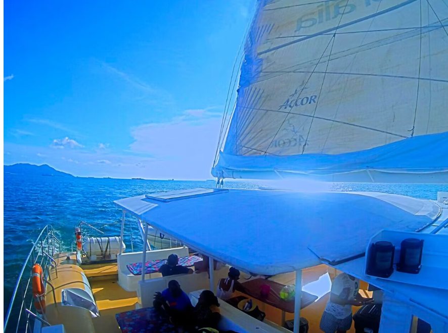 Reserve un alquiler de yates de lujo en Panamá con Feeling Yachty - charters privados, catamaranes y excursiones por las islas de San Blas y la Bahía de Panamá. Todo incluido, precios transparentes.