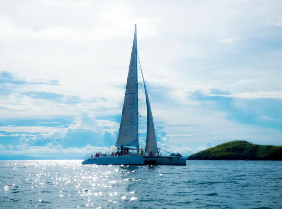 Reserve un alquiler de yates de lujo en Panamá con Feeling Yachty - charters privados, catamaranes y excursiones por las islas de San Blas y la Bahía de Panamá. Todo incluido, precios transparentes.