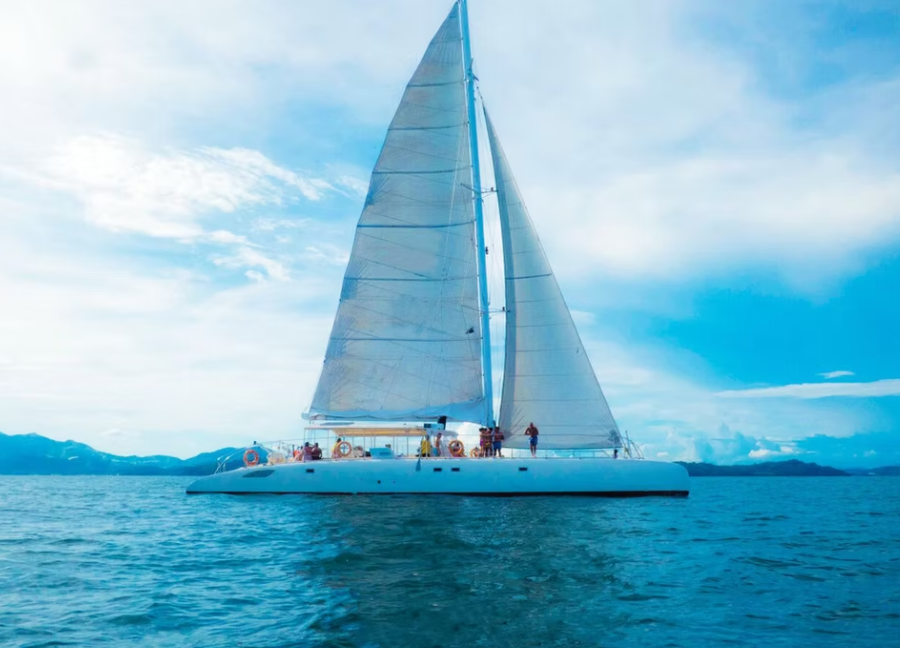 Reserve un alquiler de yates de lujo en Panamá con Feeling Yachty - charters privados, catamaranes y excursiones por las islas de San Blas y la Bahía de Panamá. Todo incluido, precios transparentes.