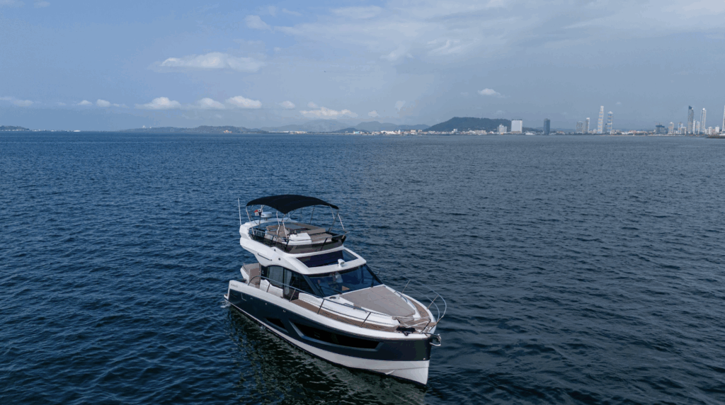 Parker Monaco Yate de 38 pies Panamá 🛥️ | Modern Day Charter 14 Reserve un alquiler de yates de lujo en Panamá con Feeling Yachty - charters privados, catamaranes y excursiones por las islas de San Blas y la Bahía de Panamá. Todo incluido, precios transparentes.