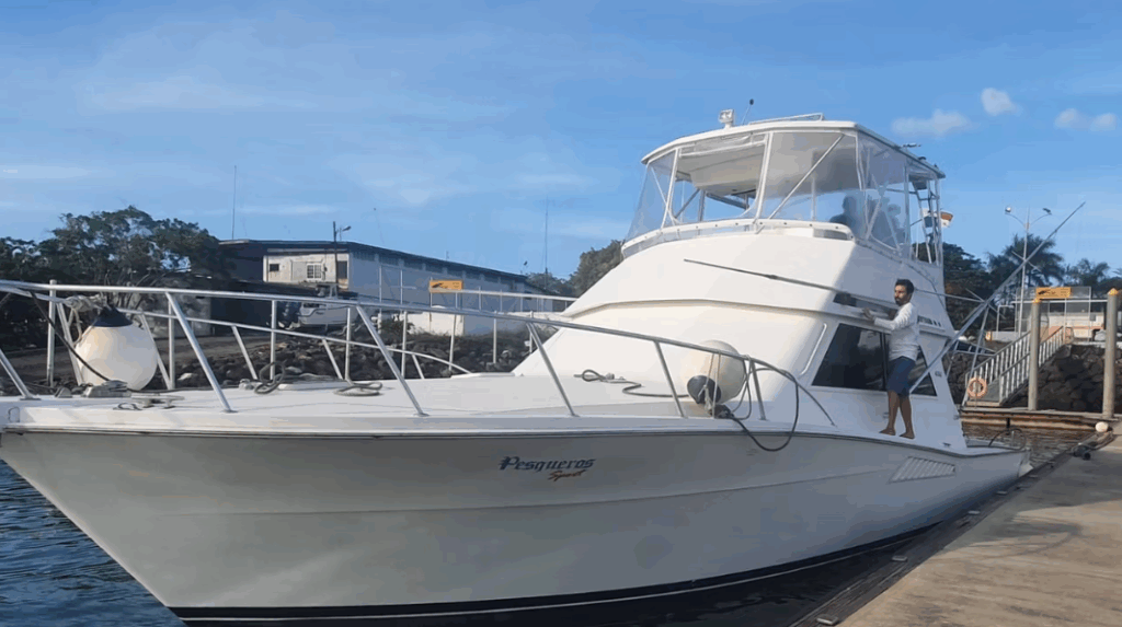 46ft Viking Yacht Rental Panama 🎣 | Pesca Deportiva y Cruceros 16 Reserve un alquiler de yates de lujo en Panamá con Feeling Yachty - charters privados, catamaranes y excursiones por las islas de San Blas y la Bahía de Panamá. Todo incluido, precios transparentes.
