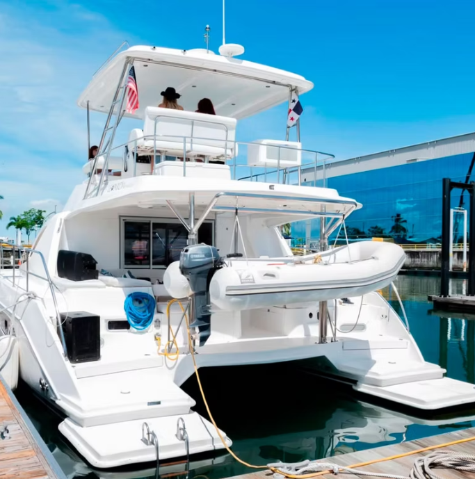 Reserve un alquiler de yates de lujo en Panamá con Feeling Yachty - charters privados, catamaranes y excursiones por las islas de San Blas y la Bahía de Panamá. Todo incluido, precios transparentes.