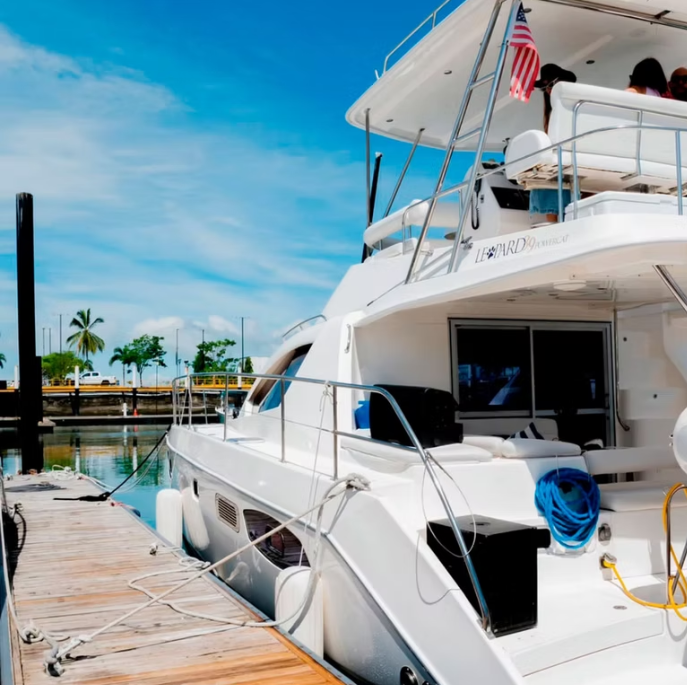 Reserve un alquiler de yates de lujo en Panamá con Feeling Yachty - charters privados, catamaranes y excursiones por las islas de San Blas y la Bahía de Panamá. Todo incluido, precios transparentes.