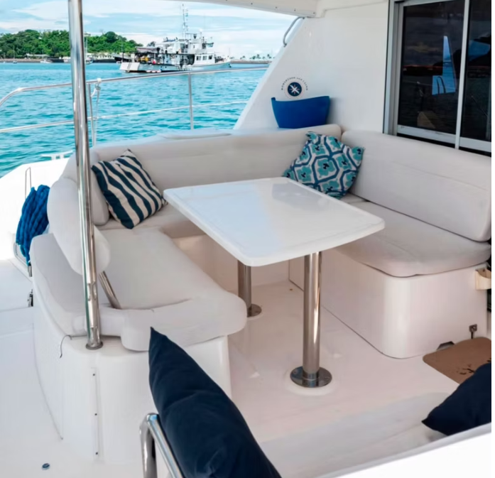 Reserve un alquiler de yates de lujo en Panamá con Feeling Yachty - charters privados, catamaranes y excursiones por las islas de San Blas y la Bahía de Panamá. Todo incluido, precios transparentes.