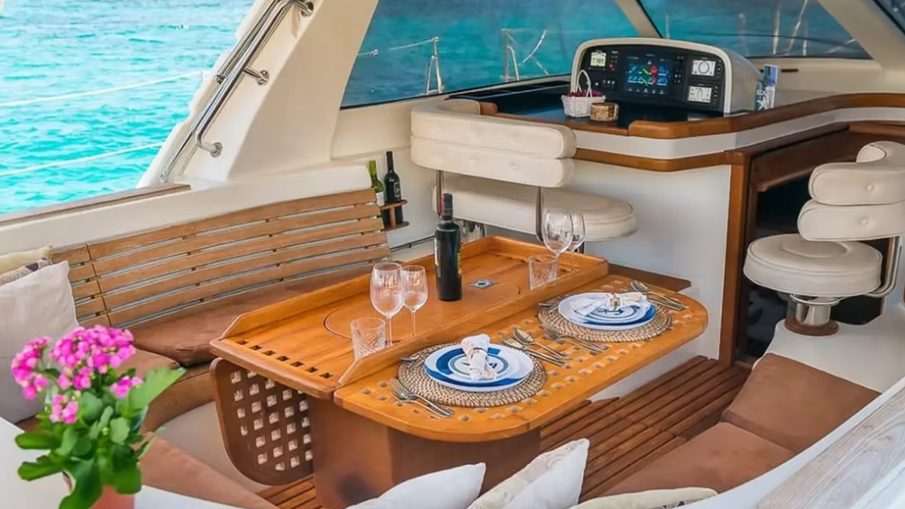 80ft Pendennis Ocean Phoenix Panama 🌅 | Premium Sailing Yacht 16 Reserve un alquiler de yates de lujo en Panamá con Feeling Yachty - charters privados, catamaranes y excursiones por las islas de San Blas y la Bahía de Panamá. Todo incluido, precios transparentes